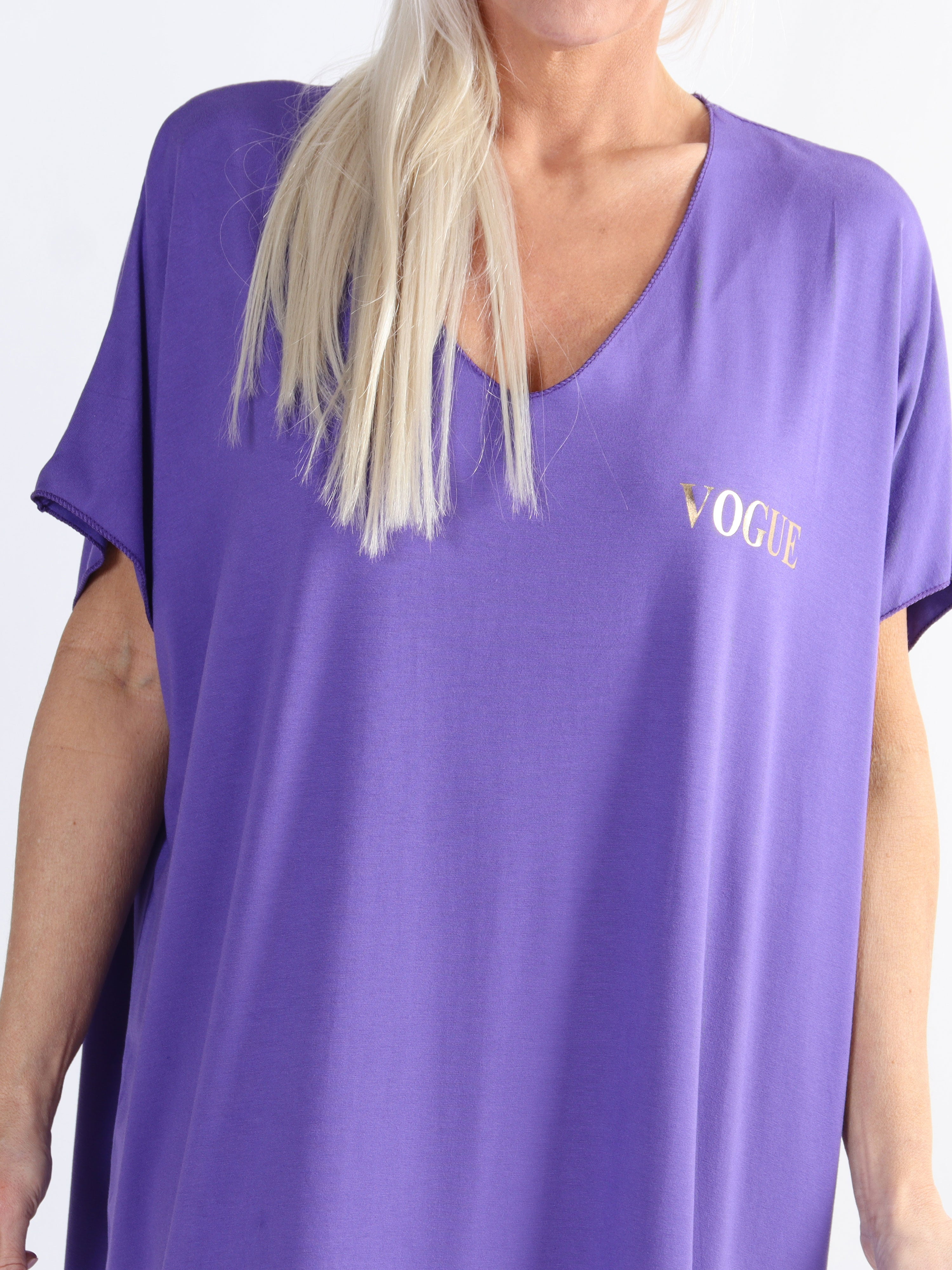 Ellen - T-shirtklänning i viskos med guldtryck i plusstorlek